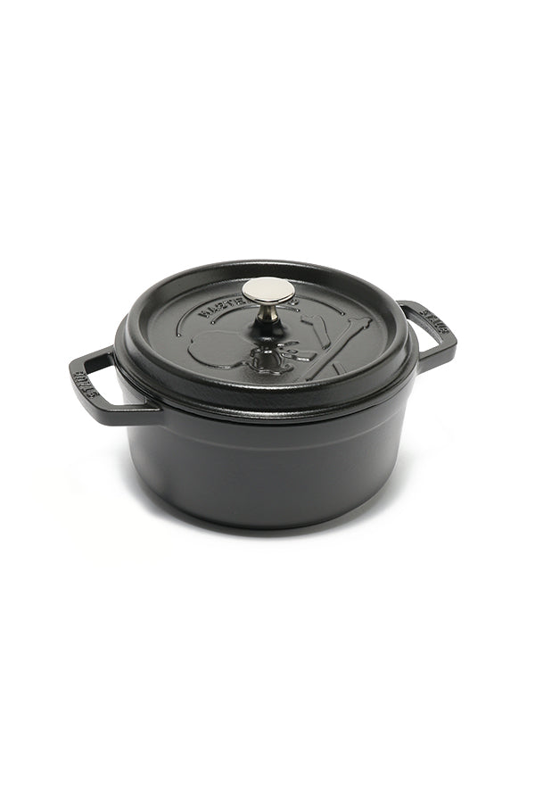 STAUB × MASTERMIND WORLD COCOTTE ROUND 22cm BLACK – MASTERMIND